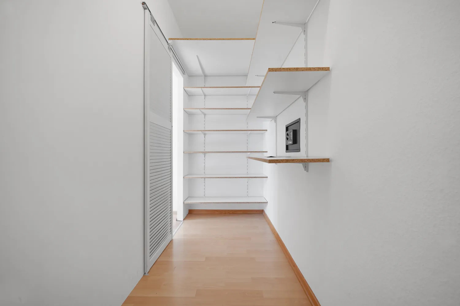 2 Zimmer Wohnung mit 81 m² in Wiesbaden – Bild 4