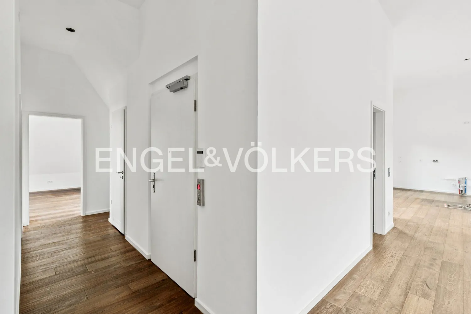 4 Zimmer Wohnung mit 139 m² in Frankfurt am Main – Bild 1