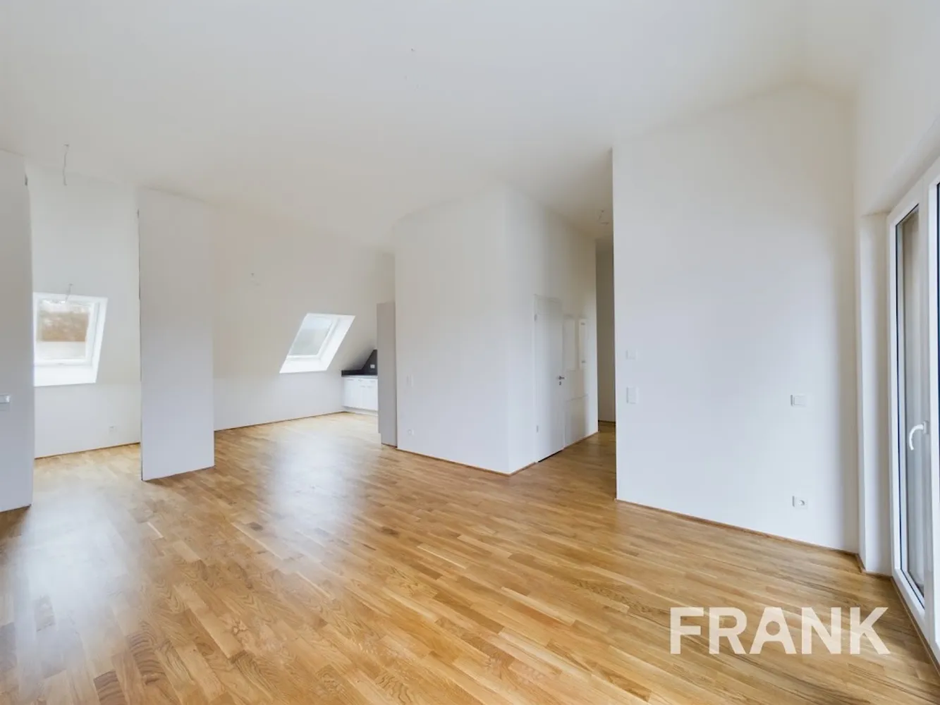 4 Zimmer Wohnung mit 107 m² in Frankfurt am Main – Bild 2
