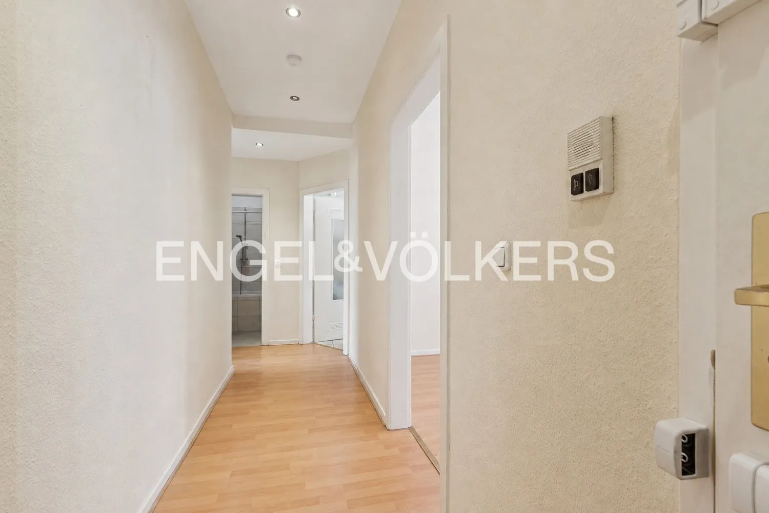 2 Zimmer Wohnung mit 60 m² in Köln – Bild 2
