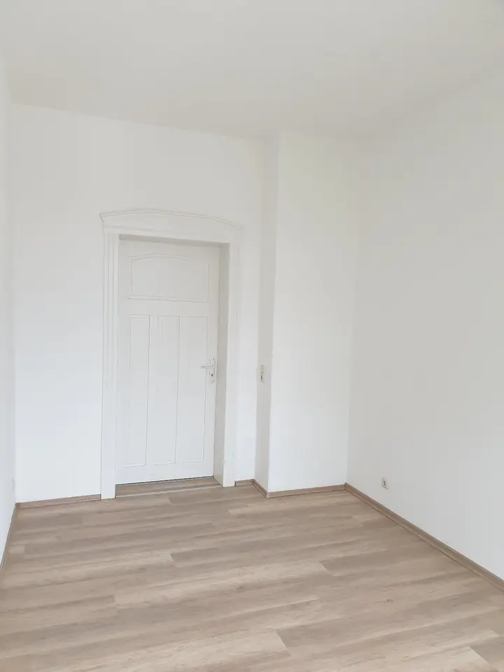 6 Zimmer Wohnung mit 166 m² in Zeitz – Bild 1