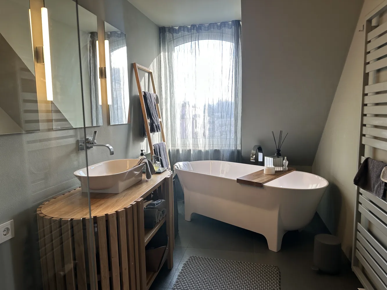 6 Zimmer Wohnung mit 200 m² in Wiesbaden – Bild 8