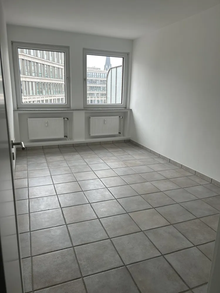 2 Zimmer Wohnung mit 82 m² in Düsseldorf – Bild 2