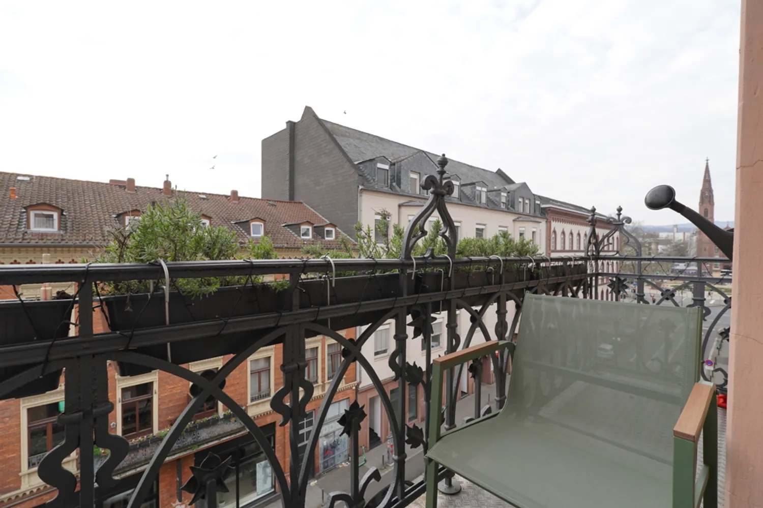 6 Zimmer Wohnung mit 225 m² in Wiesbaden – Bild 5