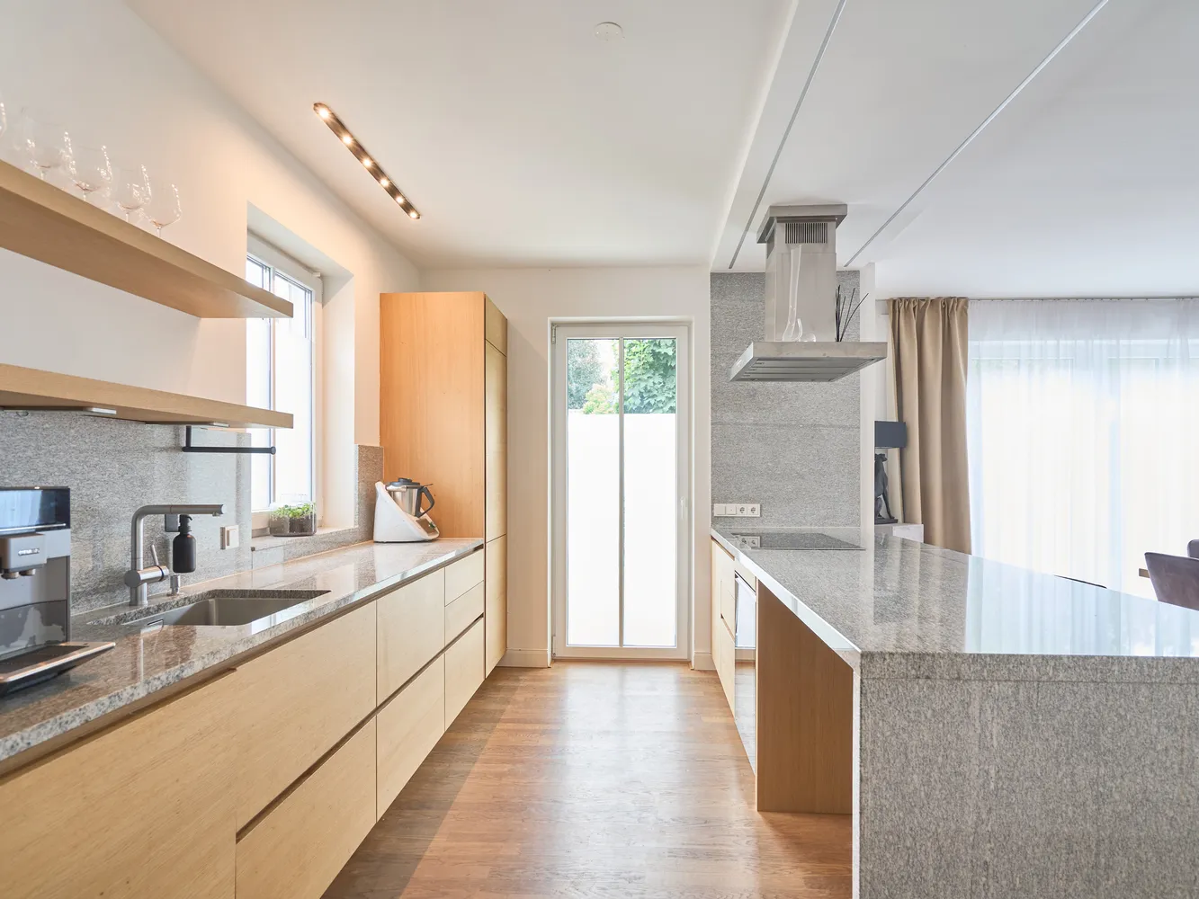 4 Zimmer Wohnung mit 181 m² in München – Bild 3