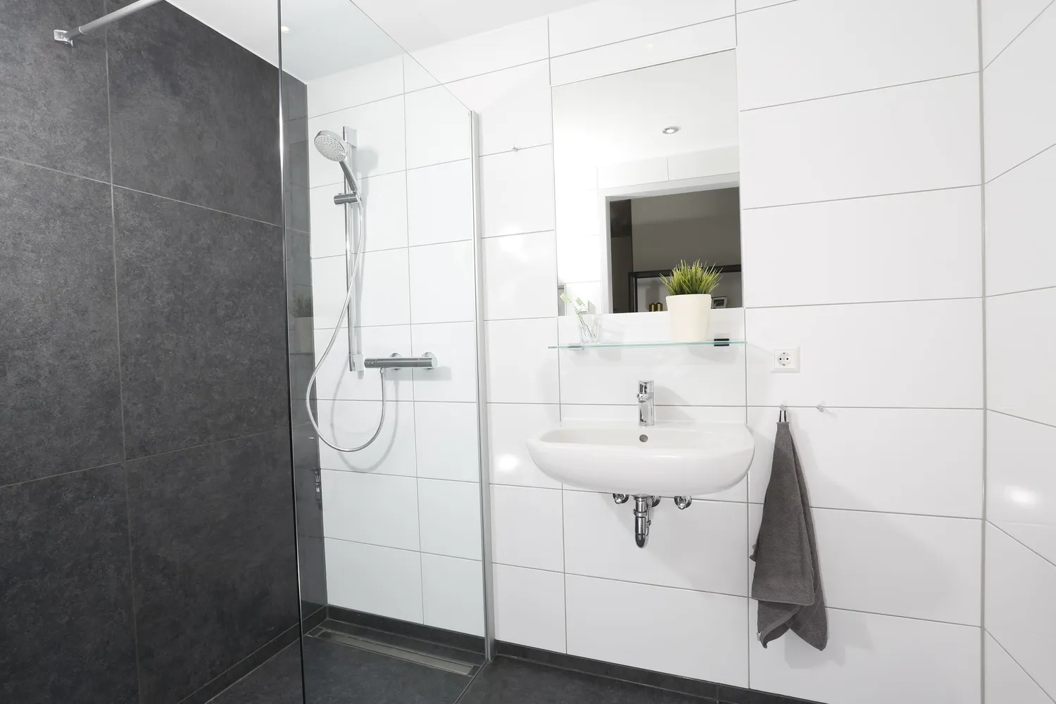 1 room apartment with 16 m² in Stuttgart – Photo 4