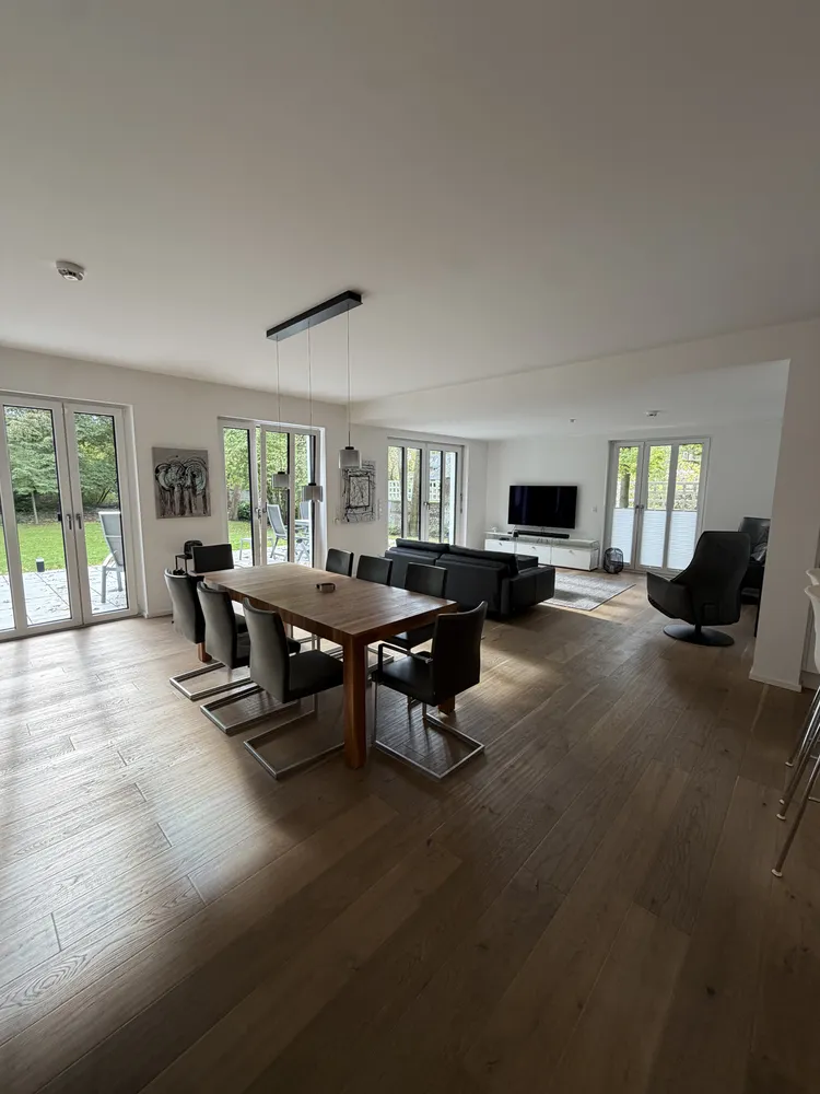 3 Zimmer Wohnung mit 160 m² in Krefeld – Bild 1