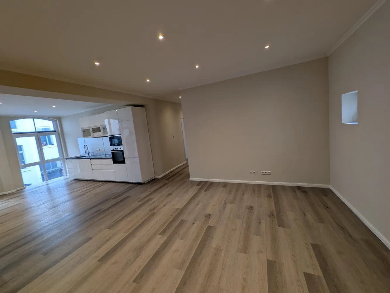 5 Zimmer Wohnung mit 128 m² in Wiesbaden – Bild 1