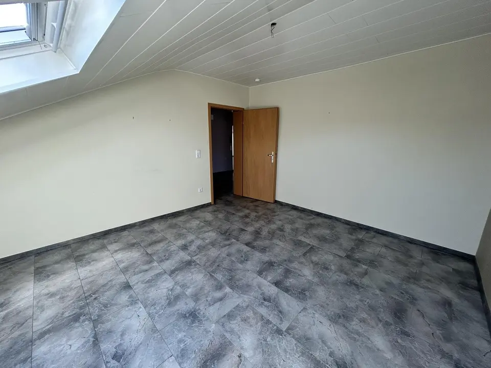 4 Zimmer Wohnung mit 111 m² in Saarbrücken – Bild 3