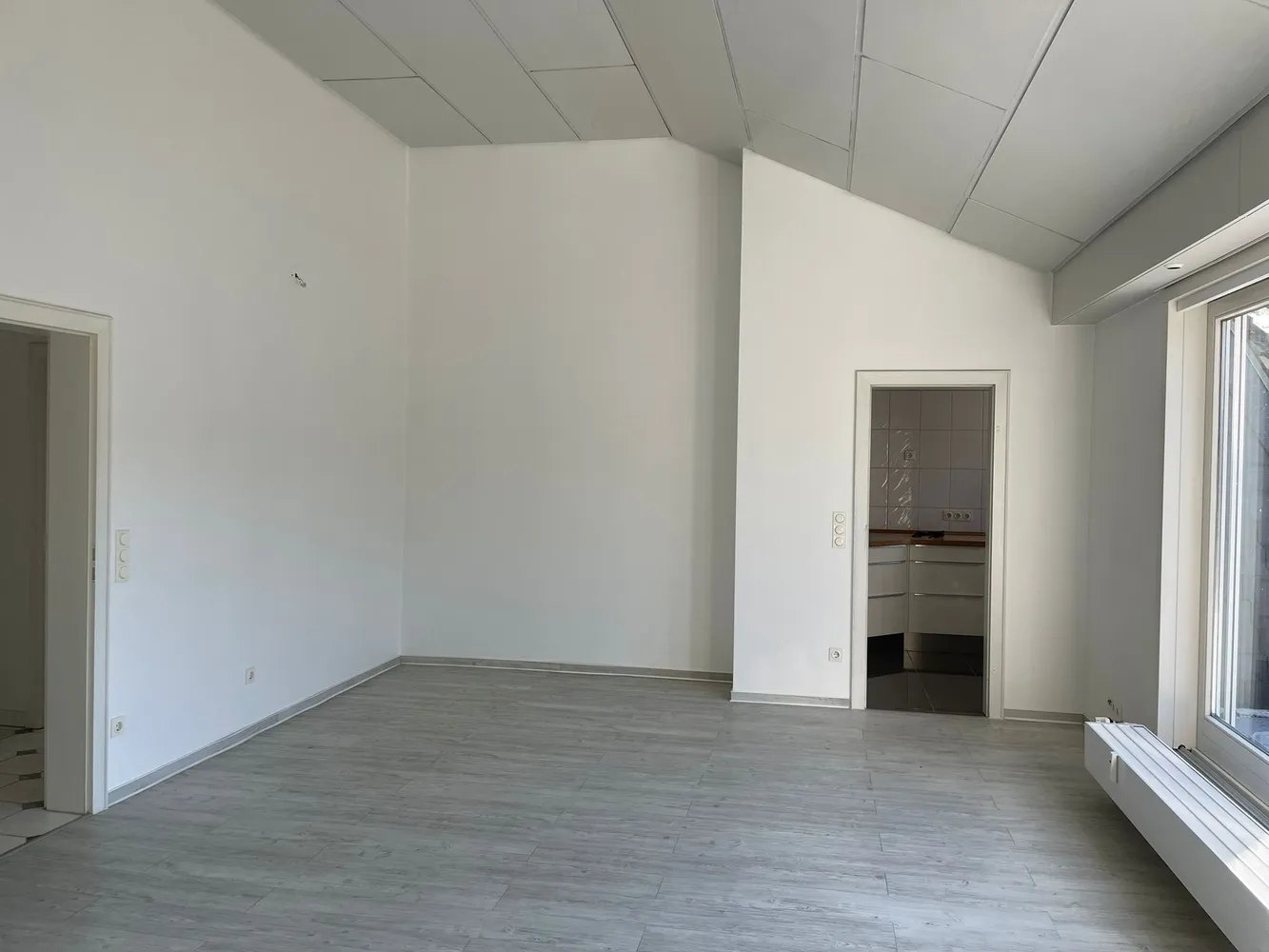 2 Zimmer Wohnung mit 105 m² in Düsseldorf – Bild 3