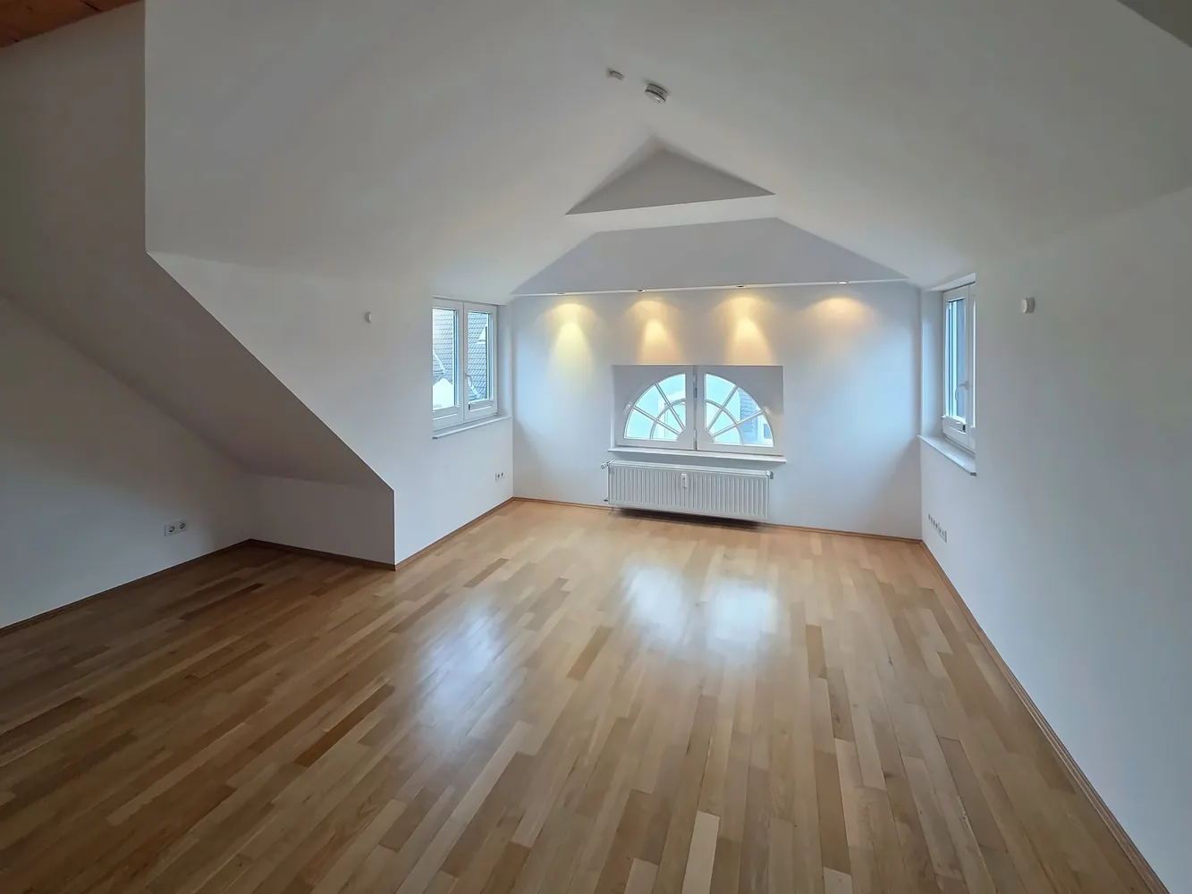 6 Zimmer Wohnung mit 200 m² in Düsseldorf – Bild 7