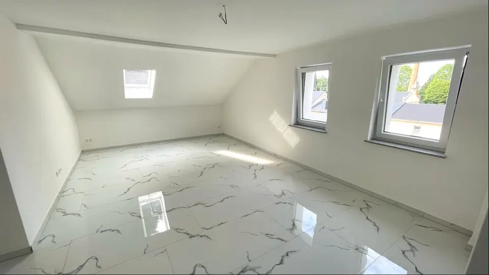 4 Zimmer Wohnung mit 120 m² in Freital – Bild 1