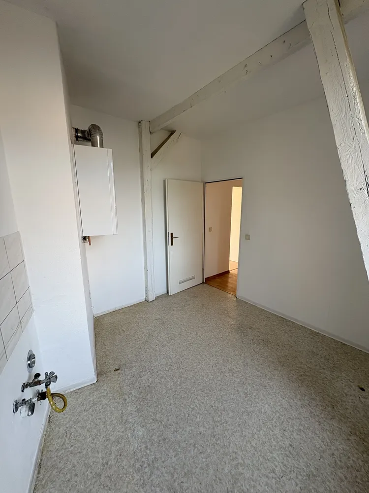 4 Zimmer Wohnung mit 100 m² in Halle (Saale) – Bild 2