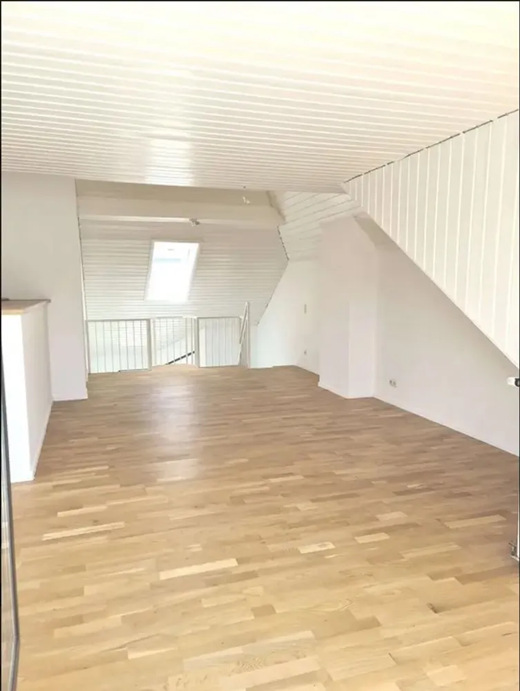 2 Zimmer Wohnung mit 95 m² in Düsseldorf – Bild 3