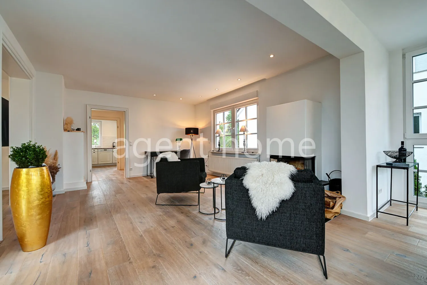 6 Zimmer Wohnung mit 150 m² in Stuttgart – Bild 1