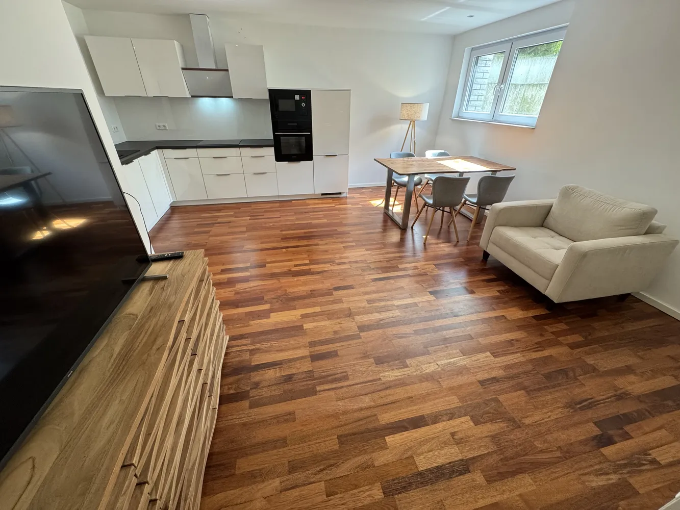 2 Zimmer Wohnung mit 90 m² in Hamburg – Bild 4