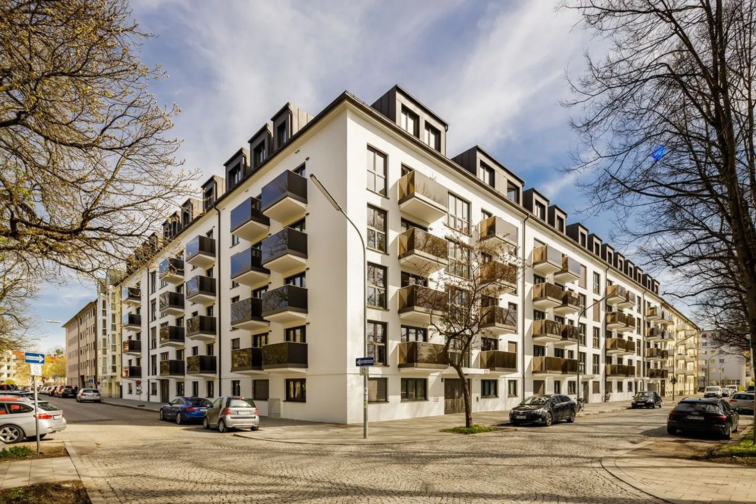 4 Zimmer Wohnung mit 95 m² in München – Bild 1