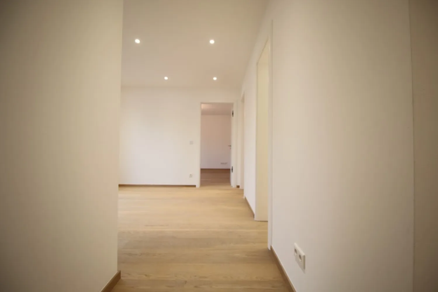 4 Zimmer Wohnung mit 122 m² in München – Bild 2