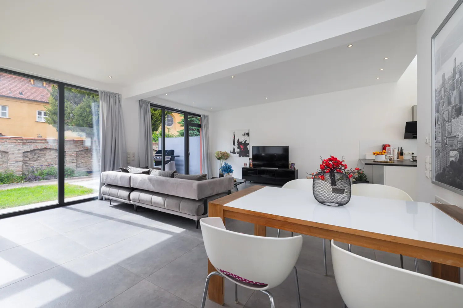 2 Zimmer Wohnung mit 82 m² in Augsburg – Bild 2