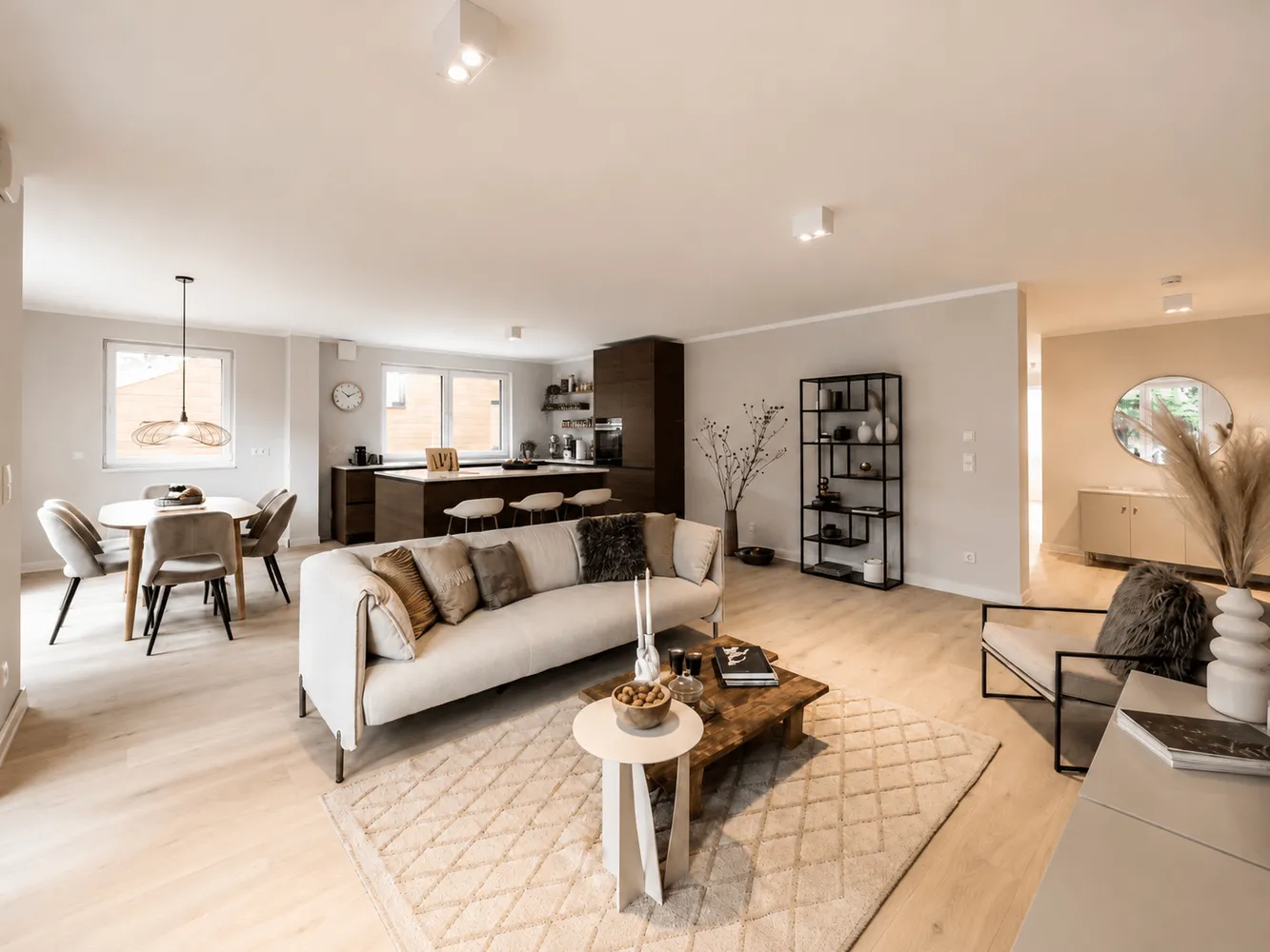 5 Zimmer Wohnung mit 156 m² in München – Bild 2
