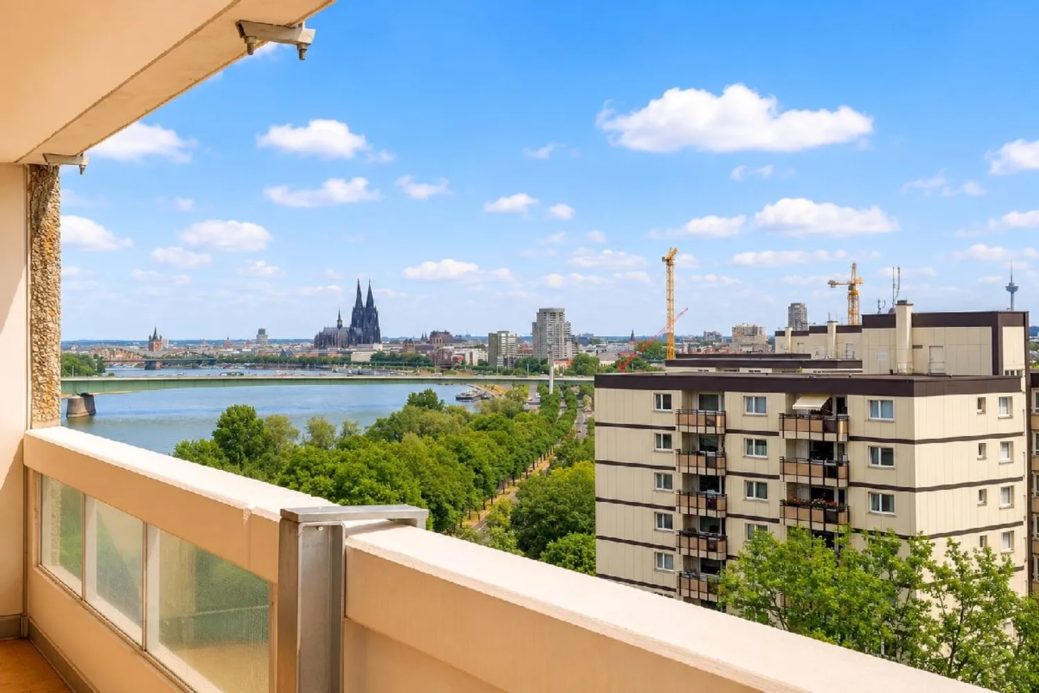 2 Zimmer Wohnung mit 70 m² in Köln – Bild 1