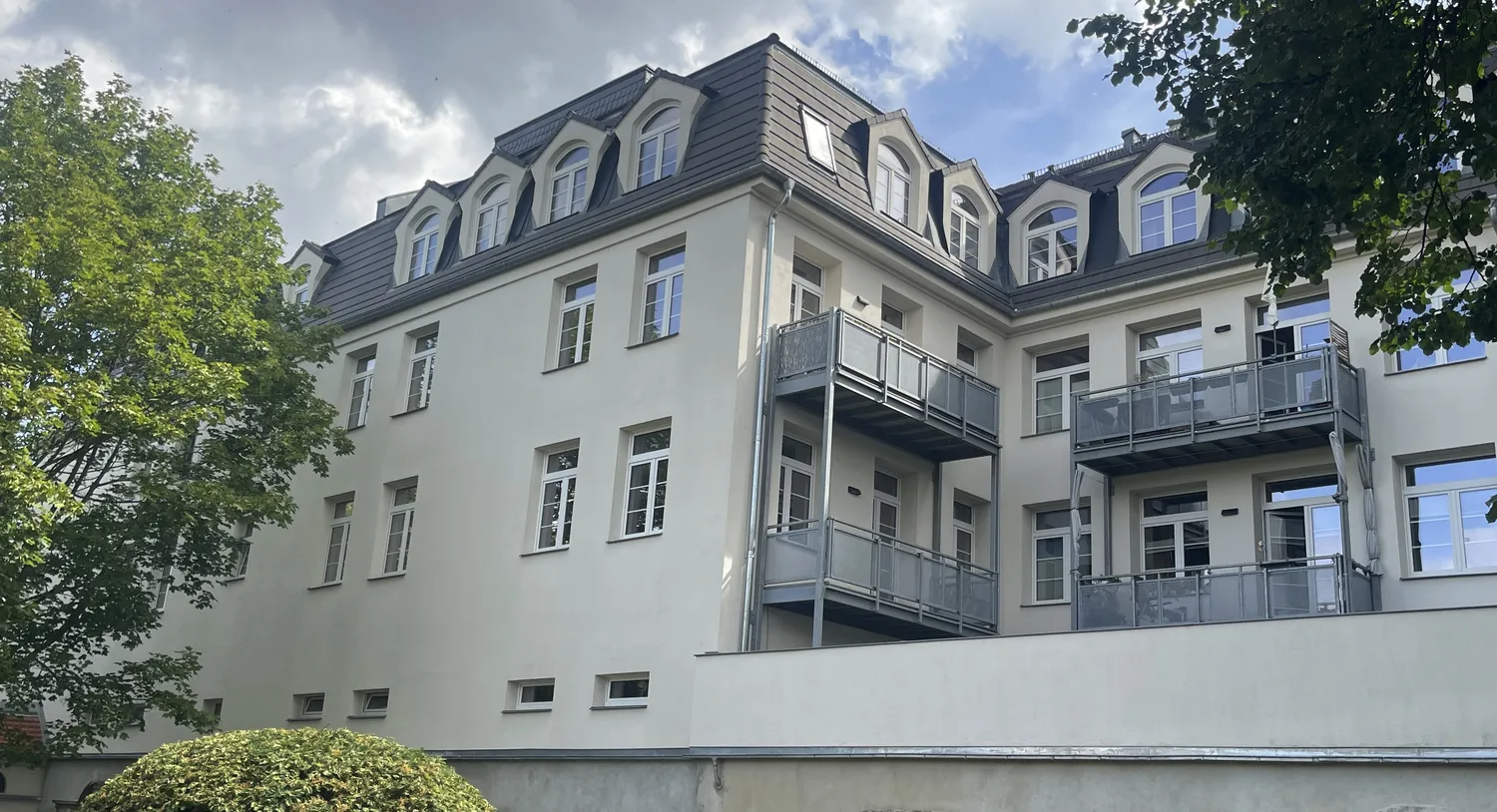 2 Zimmer Wohnung mit 168 m² in Dresden – Bild 2