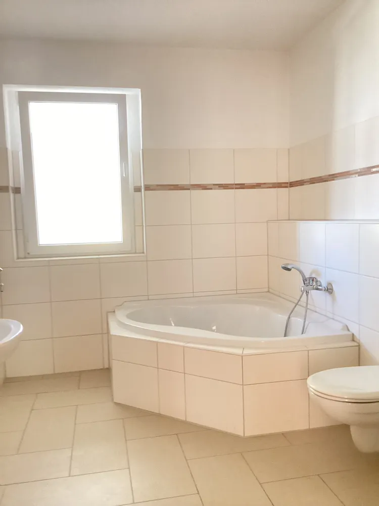 2 room apartment with 65 m² in Zeitz – Photo 3