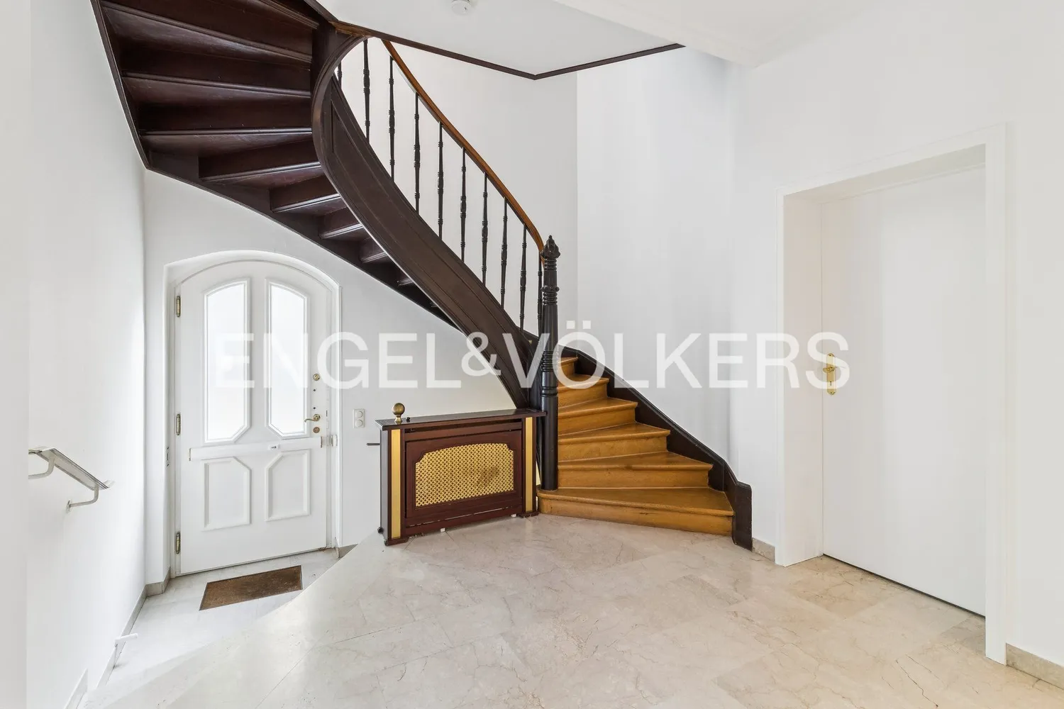 9 Zimmer Haus mit 236 m² in Frankfurt am Main – Bild 7