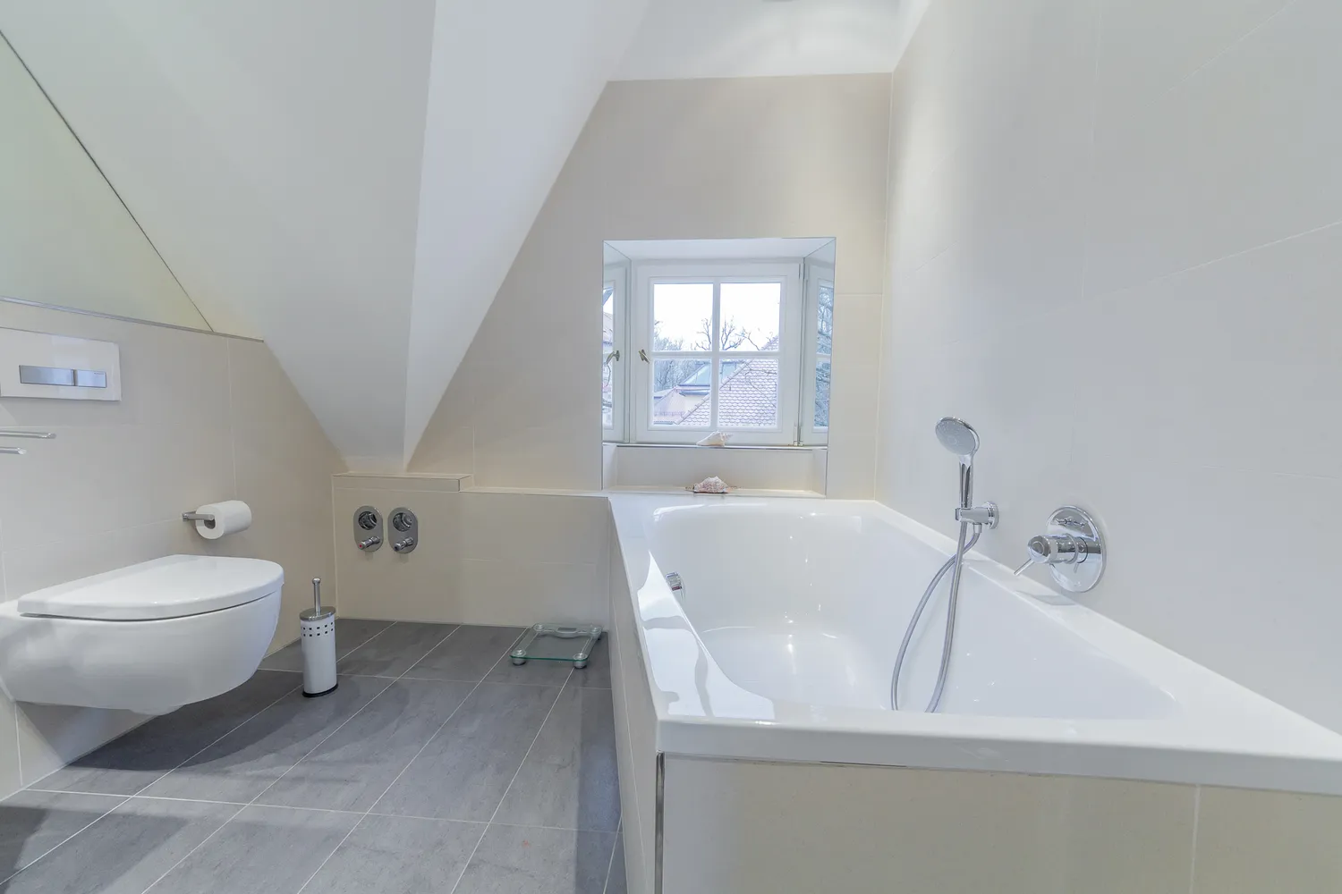 4 Zimmer Wohnung mit 200 m² in München – Bild 11
