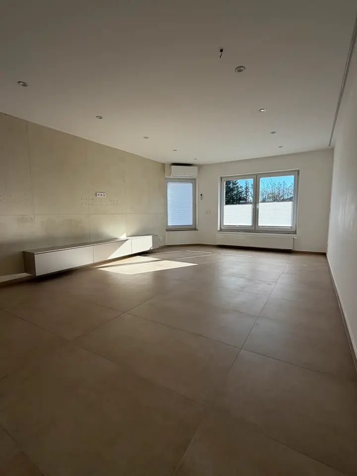 5 Zimmer Wohnung mit 141 m² in Hennef – Bild 2