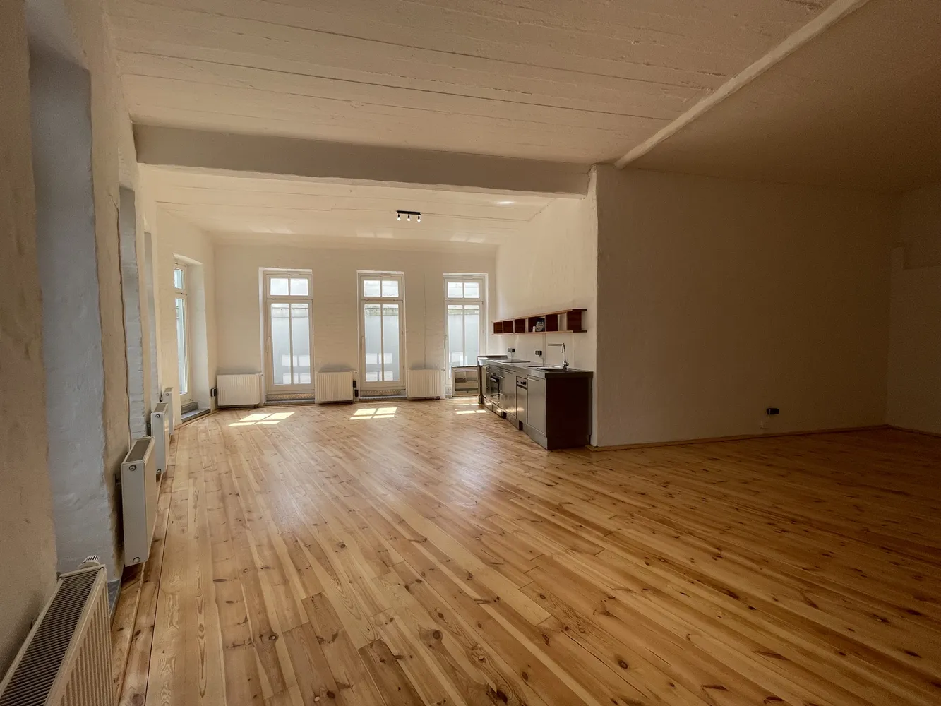 2 Zimmer Wohnung mit 141 m² in Hamburg – Bild 1