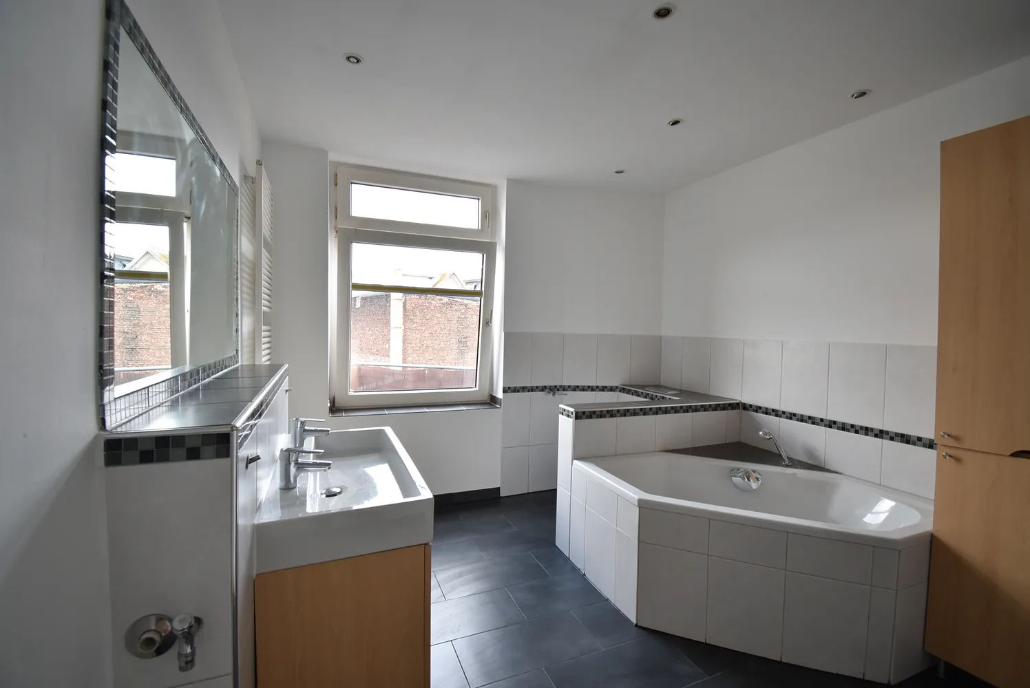 2 Zimmer Wohnung mit 98 m² in Düsseldorf – Bild 4