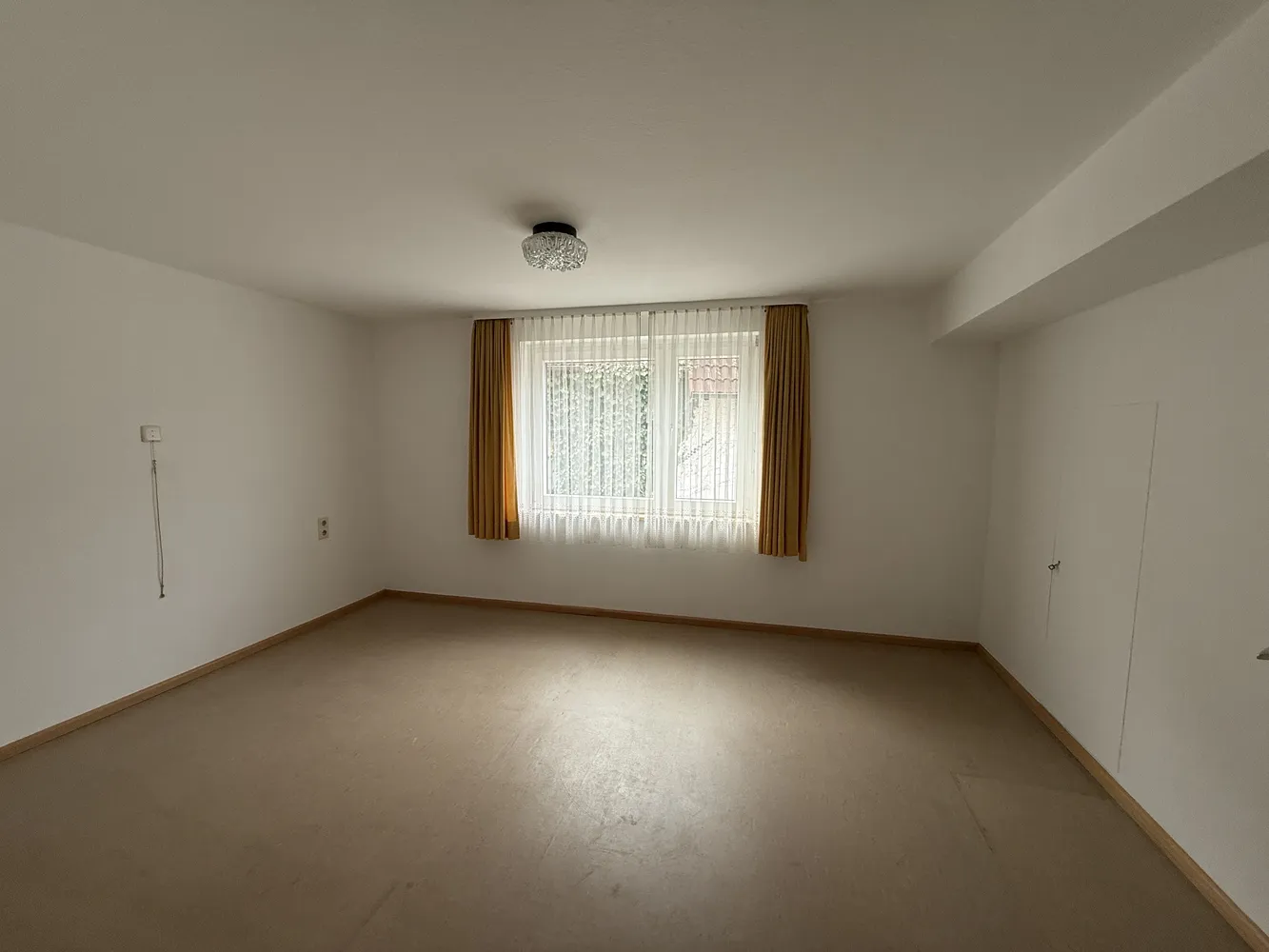 6 Zimmer Wohnung mit 142 m² in Metzingen – Bild 3
