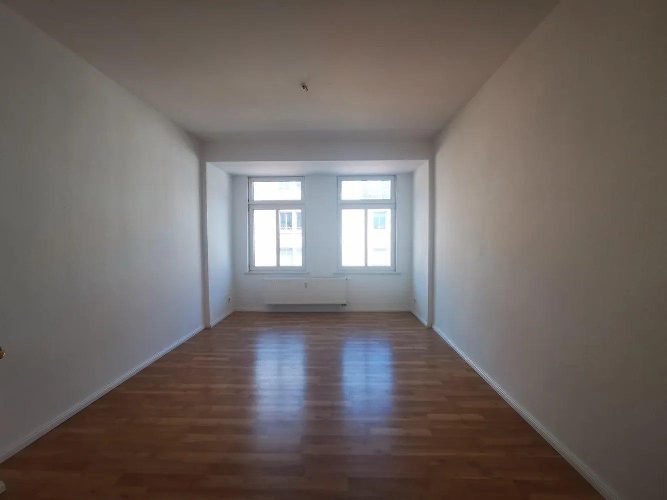 4 Zimmer Wohnung mit 105 m² in Magdeburg – Bild 1