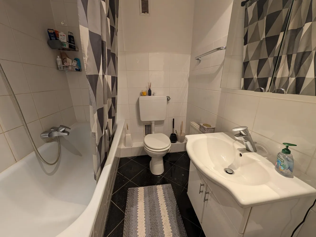 2 Zimmer Wohnung mit 65 m² in Düsseldorf – Bild 4