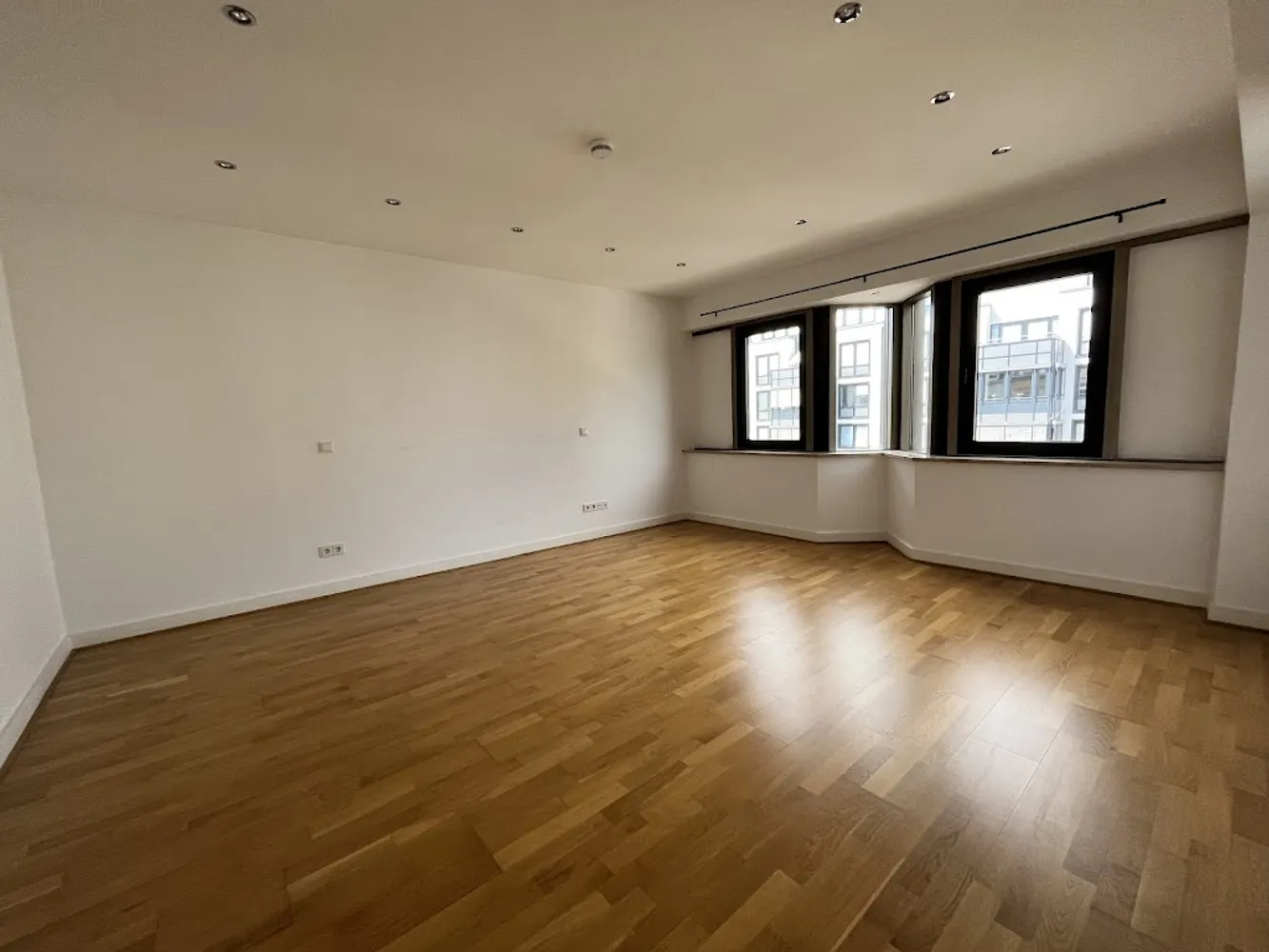 4 Zimmer Wohnung mit 160 m² in Wiesbaden – Bild 4