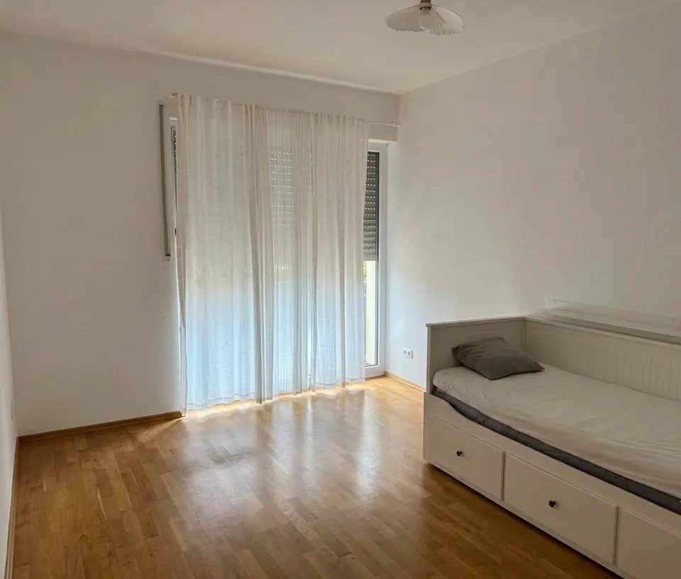 WG-Zimmer mit 99 m² in Frankfurt am Main – Bild 3