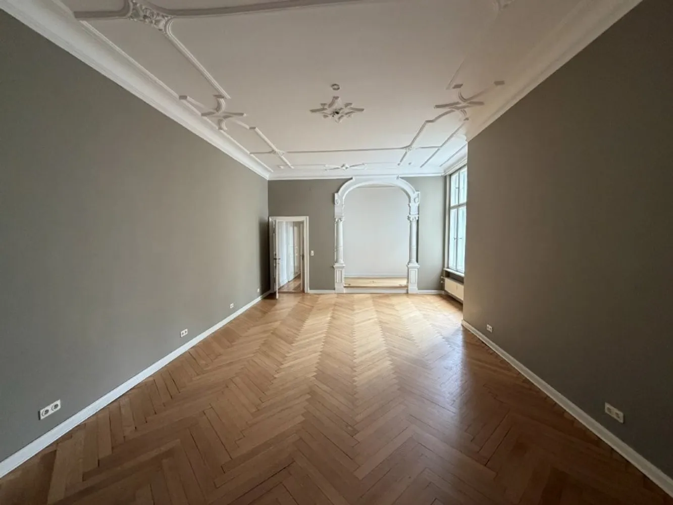 7 Zimmer Wohnung mit 248 m² in Berlin – Bild 2