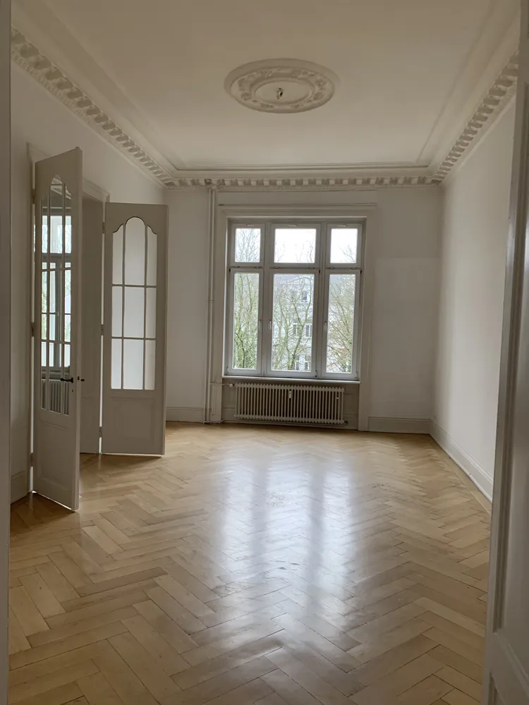6 Zimmer Wohnung mit 210 m² in Wiesbaden – Bild 1