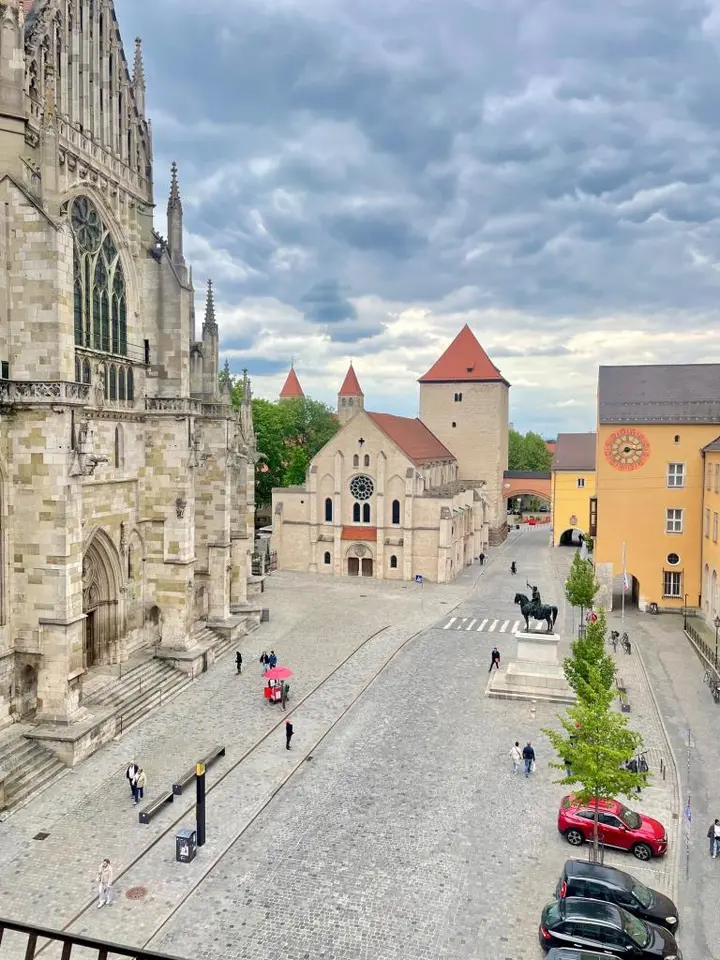 5 Zimmer Wohnung mit 264 m² in Regensburg – Bild 3