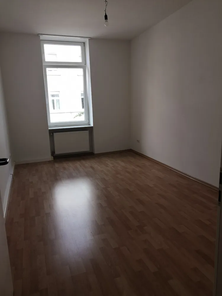 2 Zimmer Wohnung mit 75 m² in Wiesbaden – Bild 2