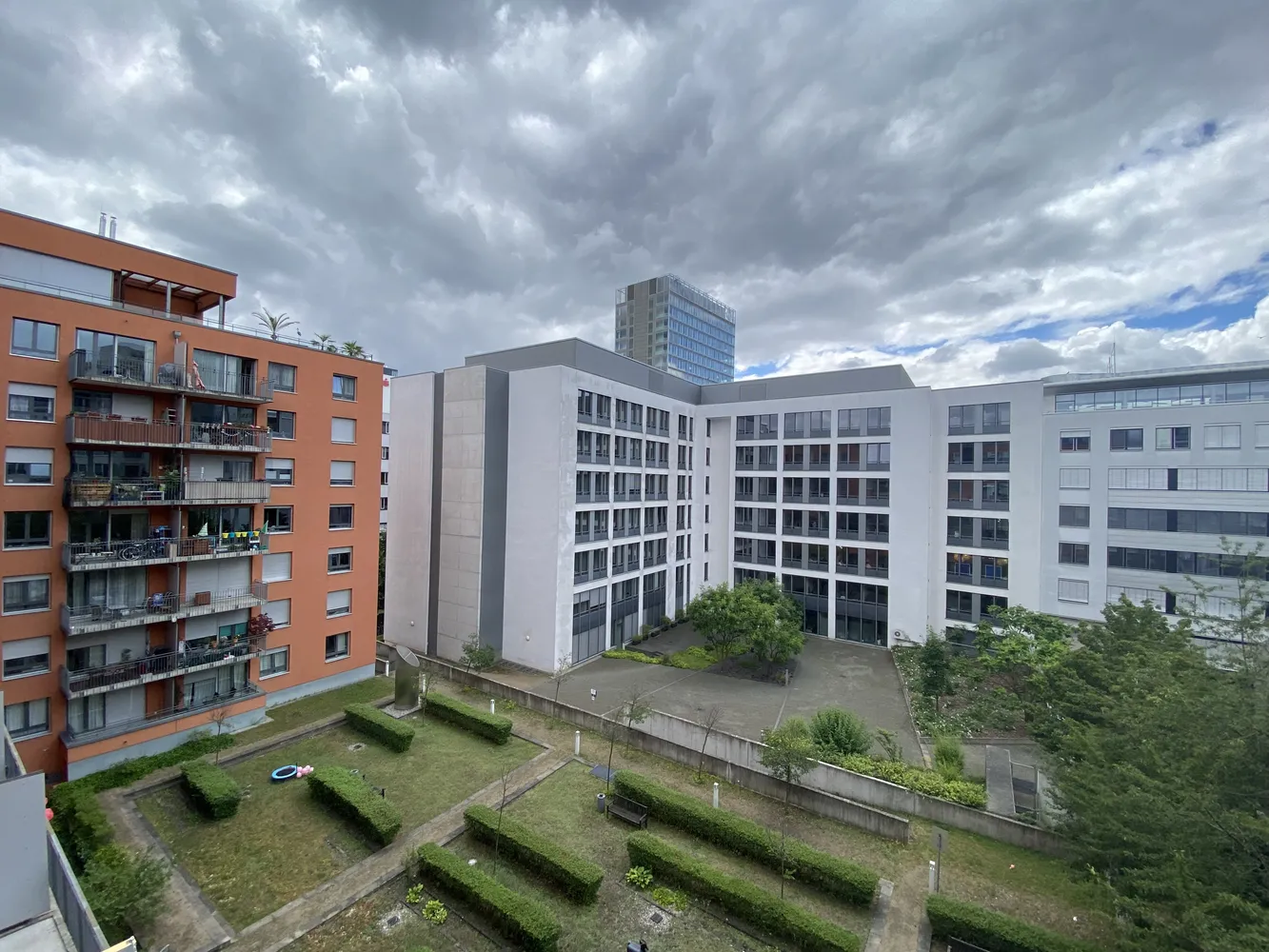 2 Zimmer Wohnung mit 88 m² in Frankfurt am Main – Bild 2