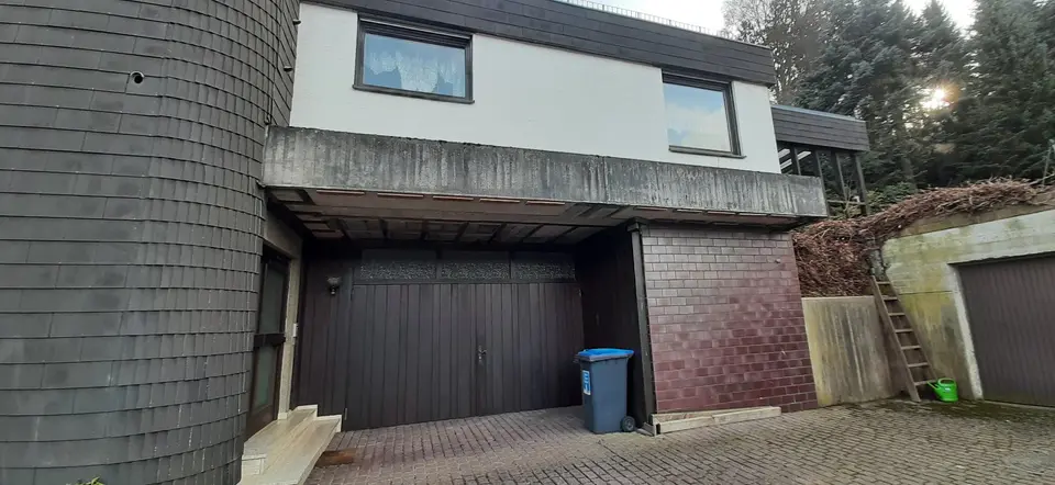 11 Zimmer Haus mit 244 m² in Saarbrücken – Bild 1