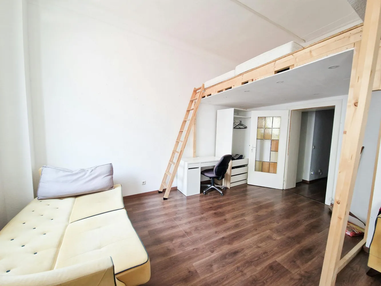WG-Zimmer mit 30 m² in Düsseldorf – Bild 1