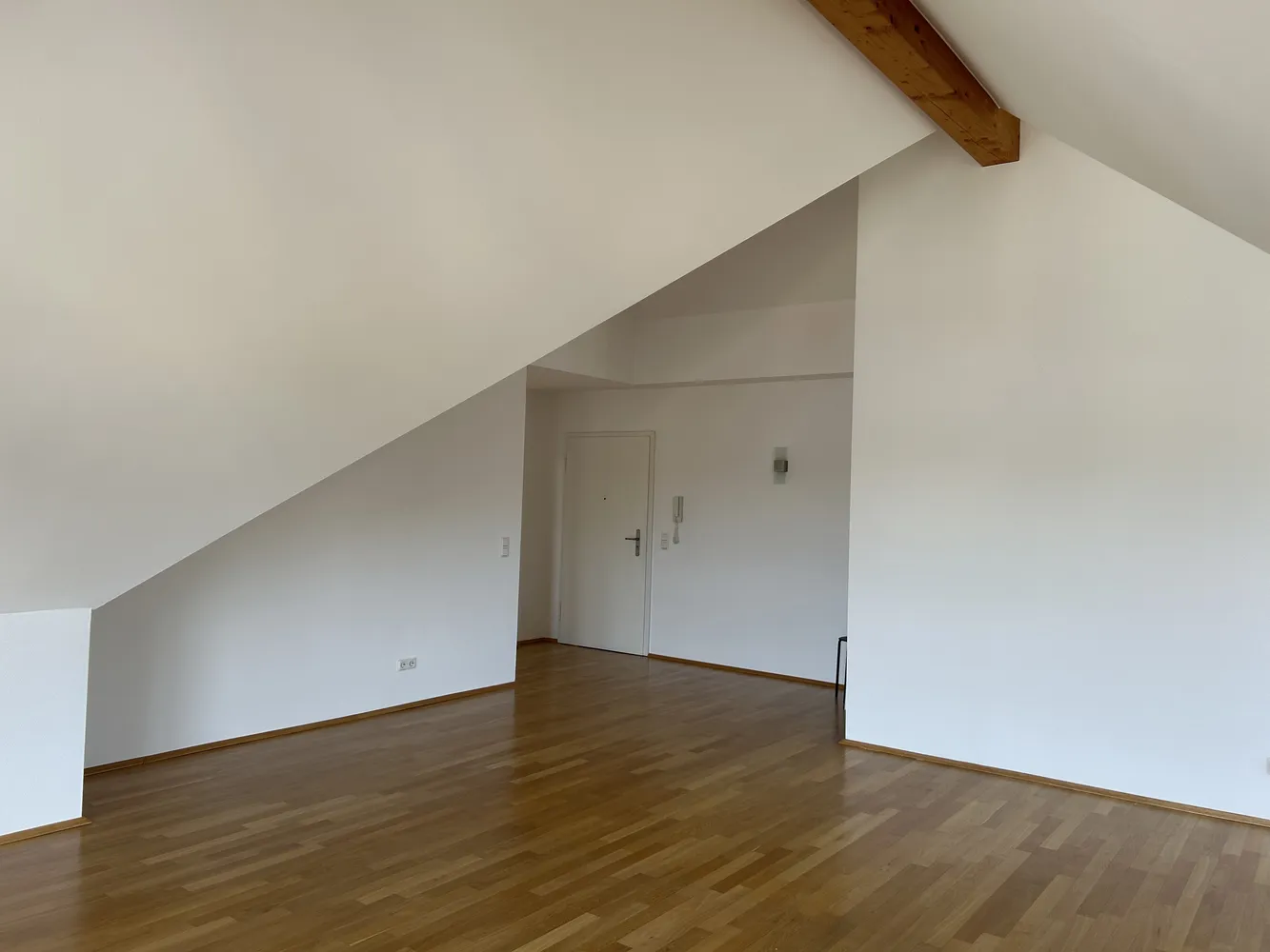 3 Zimmer Wohnung mit 100 m² in Wiesbaden – Bild 3