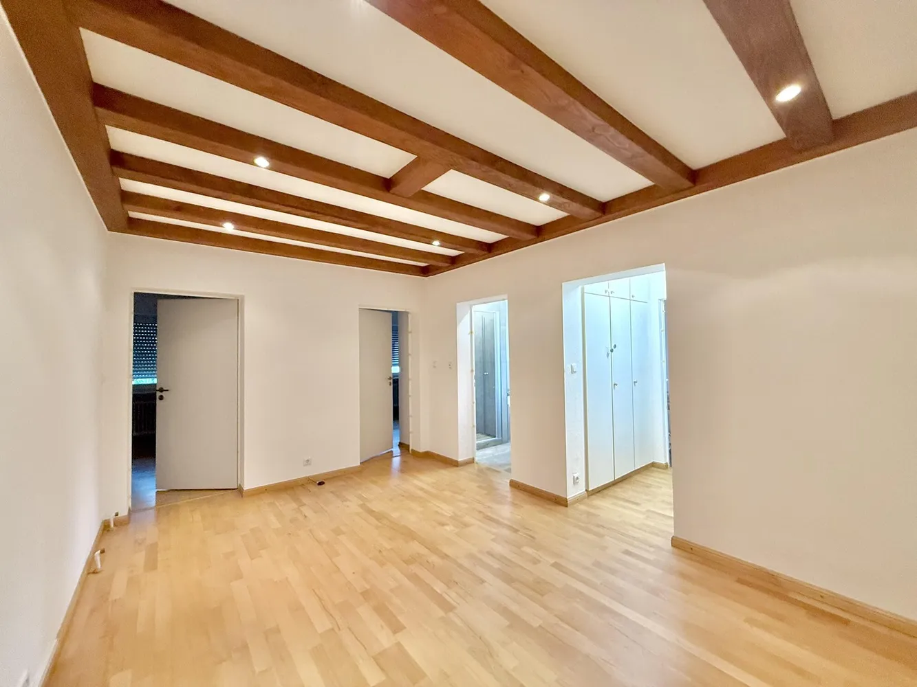 3 Zimmer Wohnung mit 102 m² in Wiesbaden – Bild 2