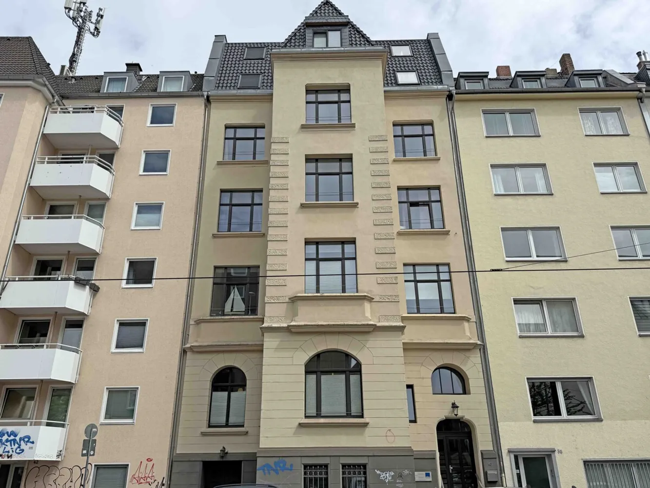 5 Zimmer Wohnung mit 167 m² in Köln – Bild 1