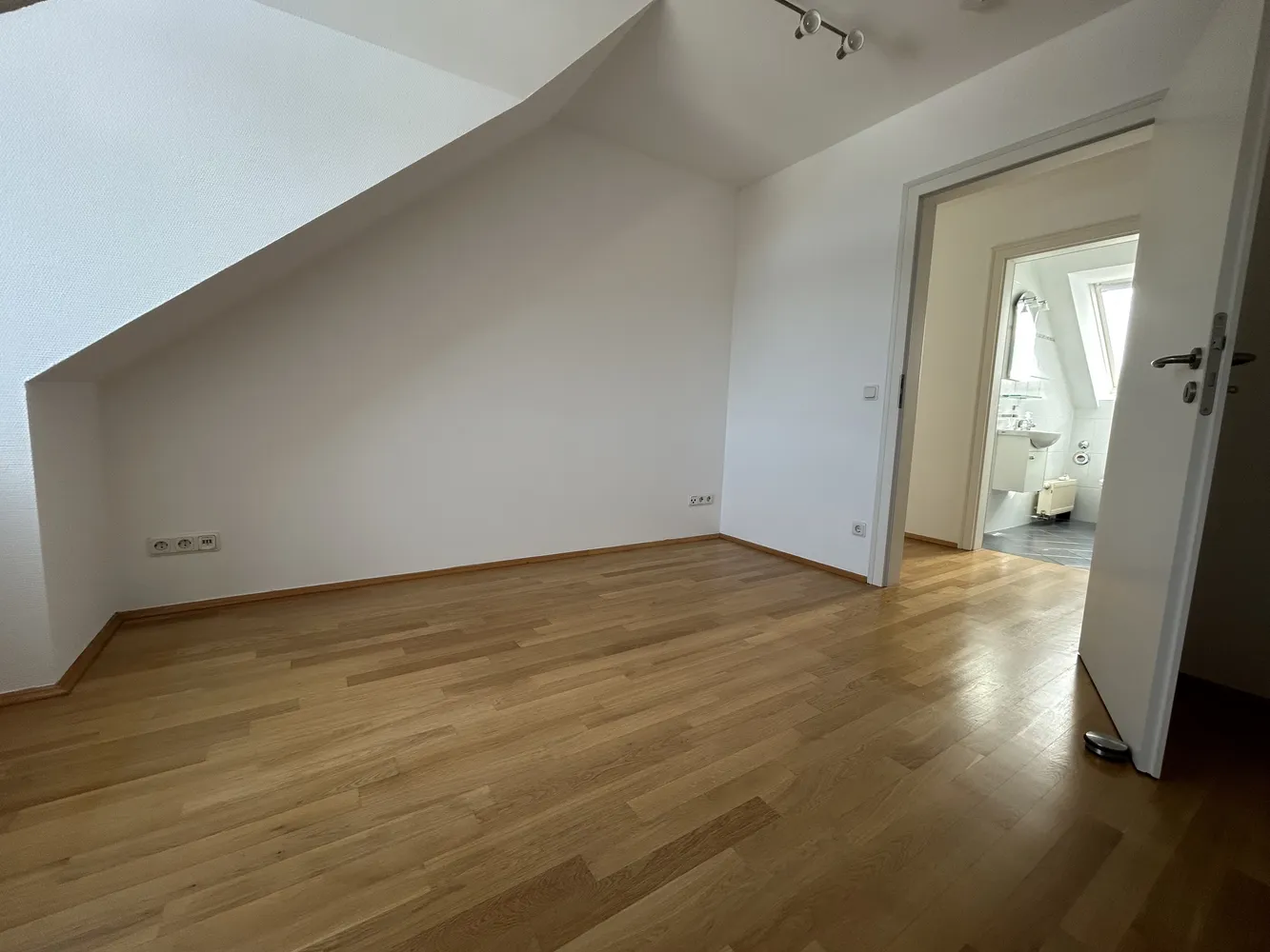 3 Zimmer Wohnung mit 100 m² in Wiesbaden – Bild 12