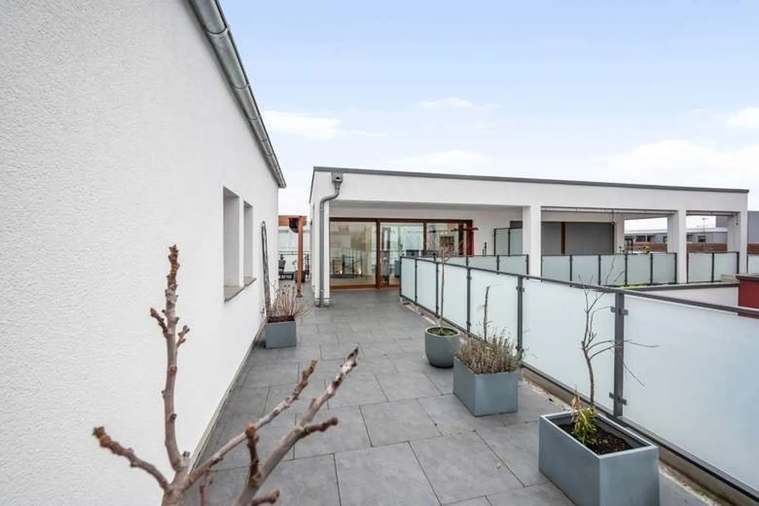 6 Zimmer Wohnung mit 180 m² in Frankfurt am Main – Bild 2