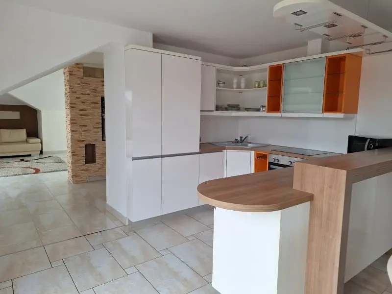 2 Zimmer Wohnung mit 152 m² in Zwickau – Bild 1